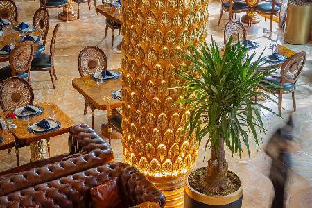 کافه رستوران مونارچ (لوکیشن در تهران)