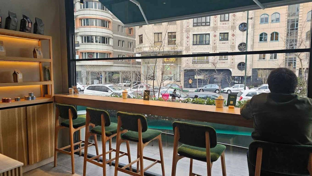 کافه بیکری اچ (لوکیشن در تهران)