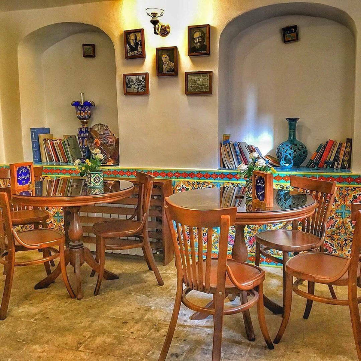 کافه کتاب دارالخلافه (لوکیشن در تهران)