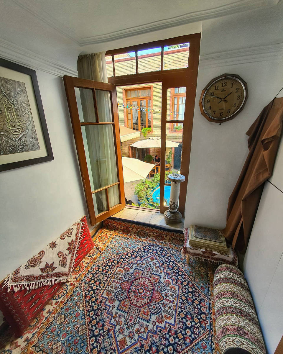 کافه کتاب دارالخلافه (لوکیشن در تهران)