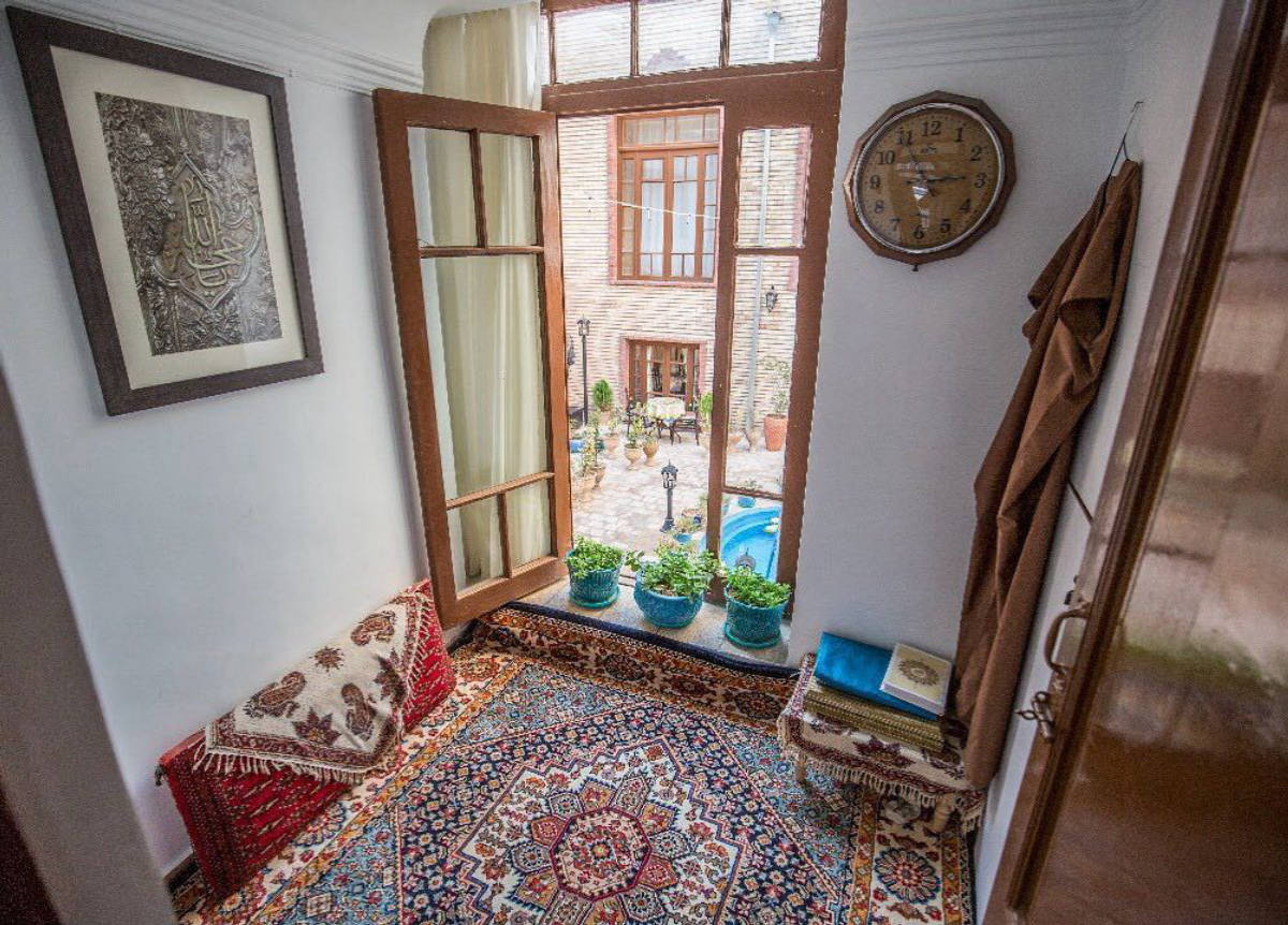کافه کتاب دارالخلافه (لوکیشن در تهران)
