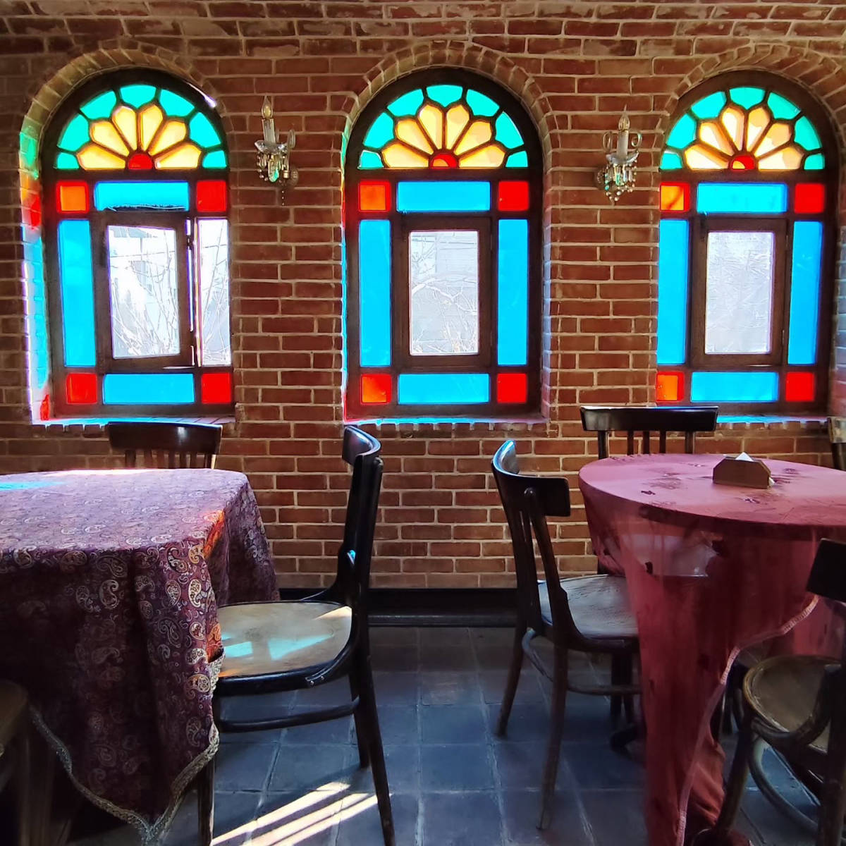 کافه رستوران عمارت نیلی (لوکیشن در تهران)