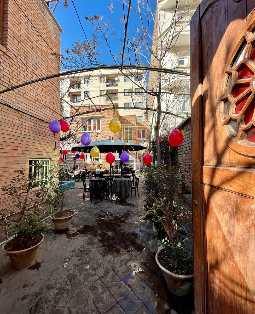کافه رستوران عمارت نیلی (لوکیشن در تهران)