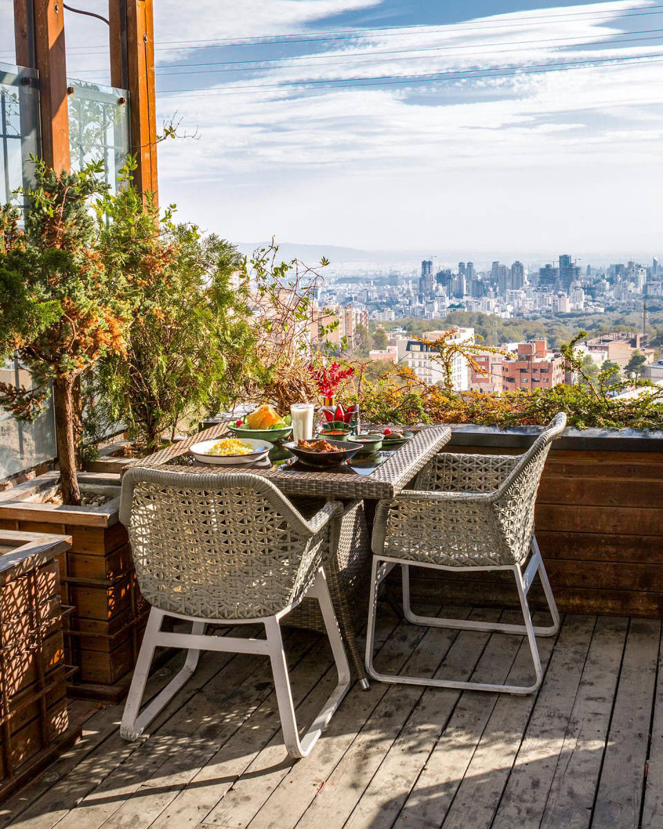 کافه رستوران رست (لوکیشن در تهران)