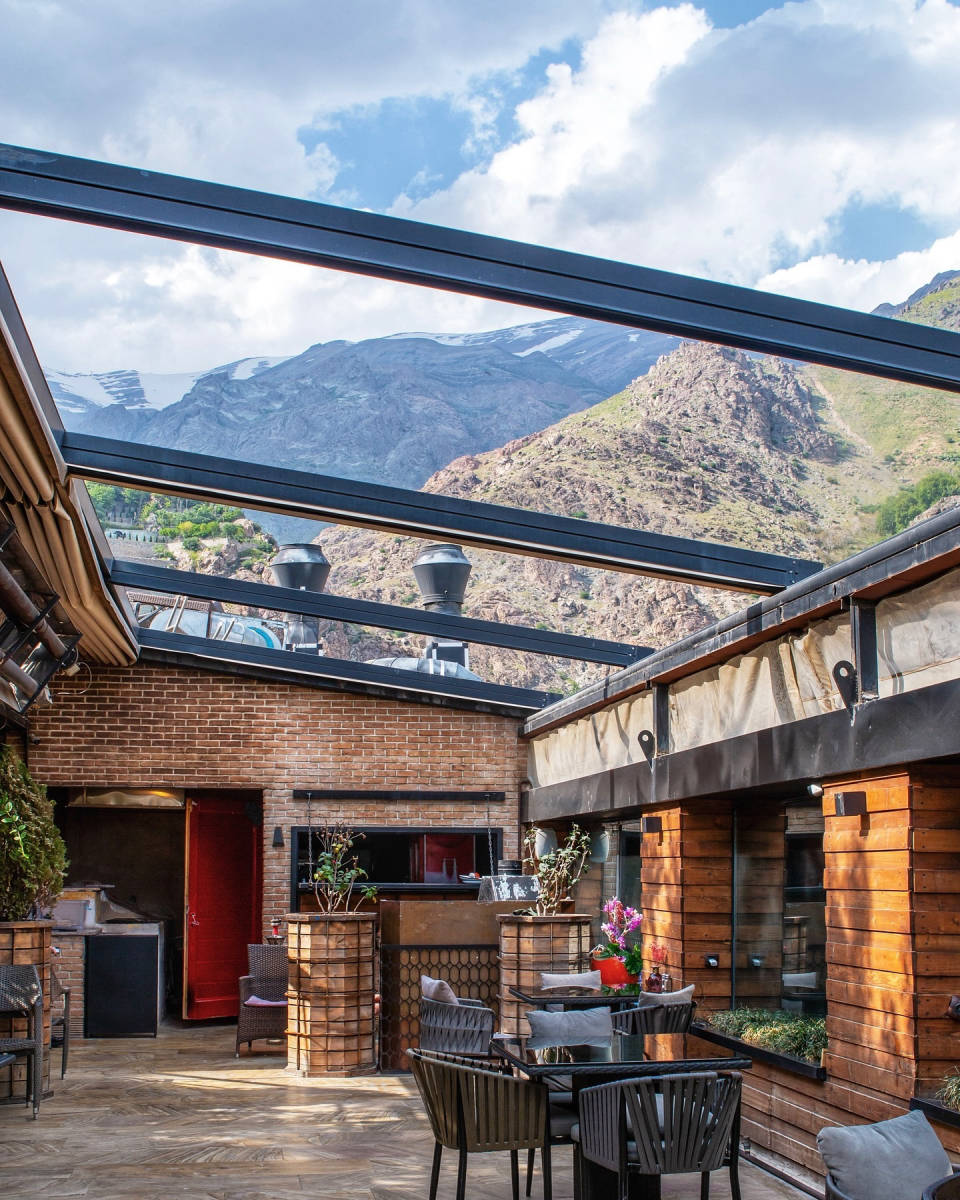 کافه رستوران رست (لوکیشن در تهران)