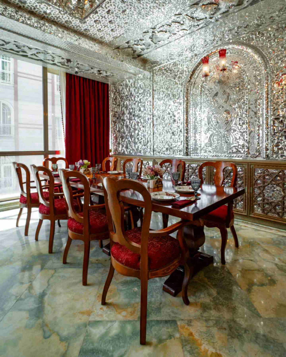 کافه رستوران مونارچ (لوکیشن در تهران)