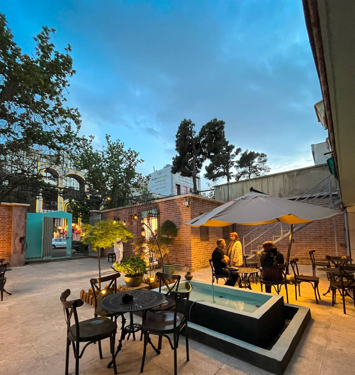 کافه عمارت پارسیان (لوکیشن در تهران)