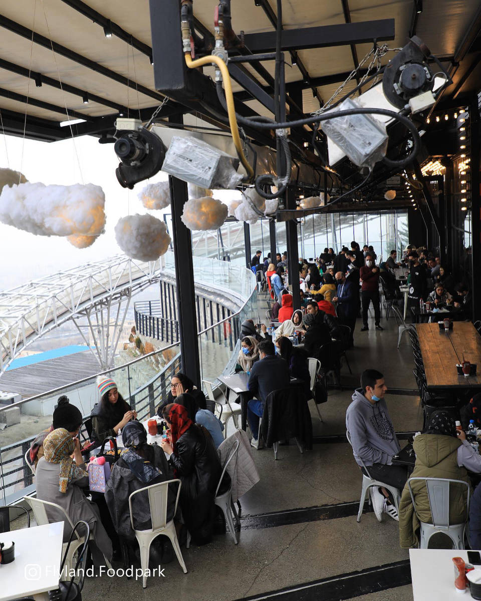 رستوران فلای لند (لوکیشن در تهران)