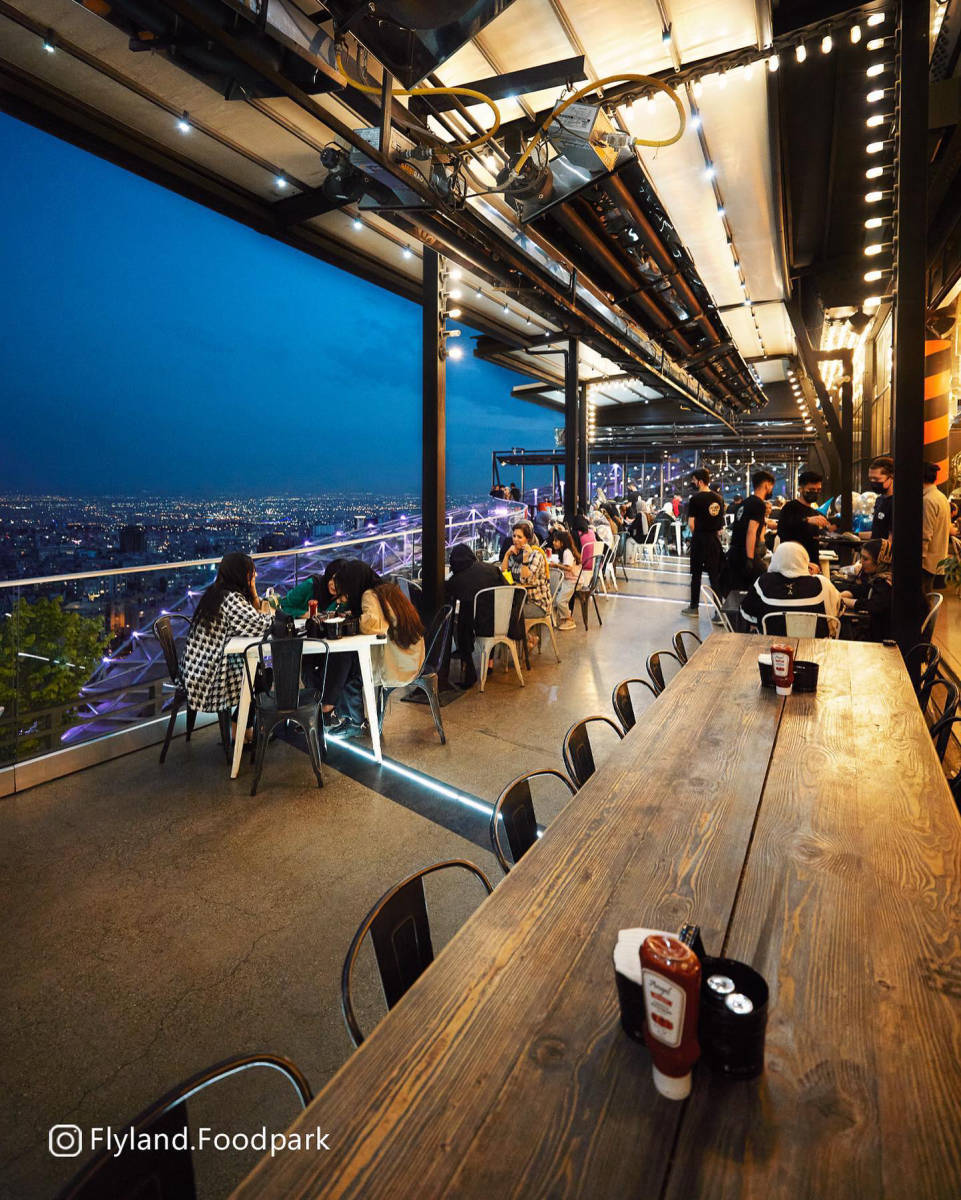 رستوران فلای لند (لوکیشن در تهران)