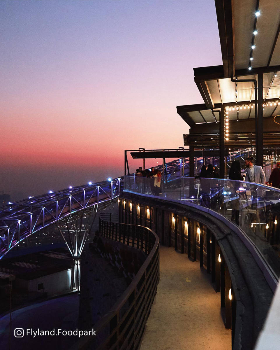 رستوران فلای لند (لوکیشن در تهران)