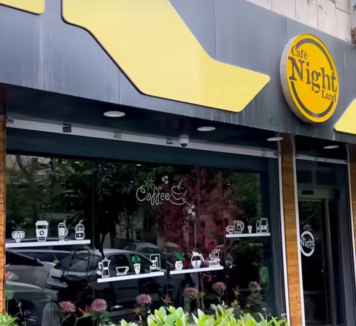 کافه نایت لند (لوکیشن در تهران)