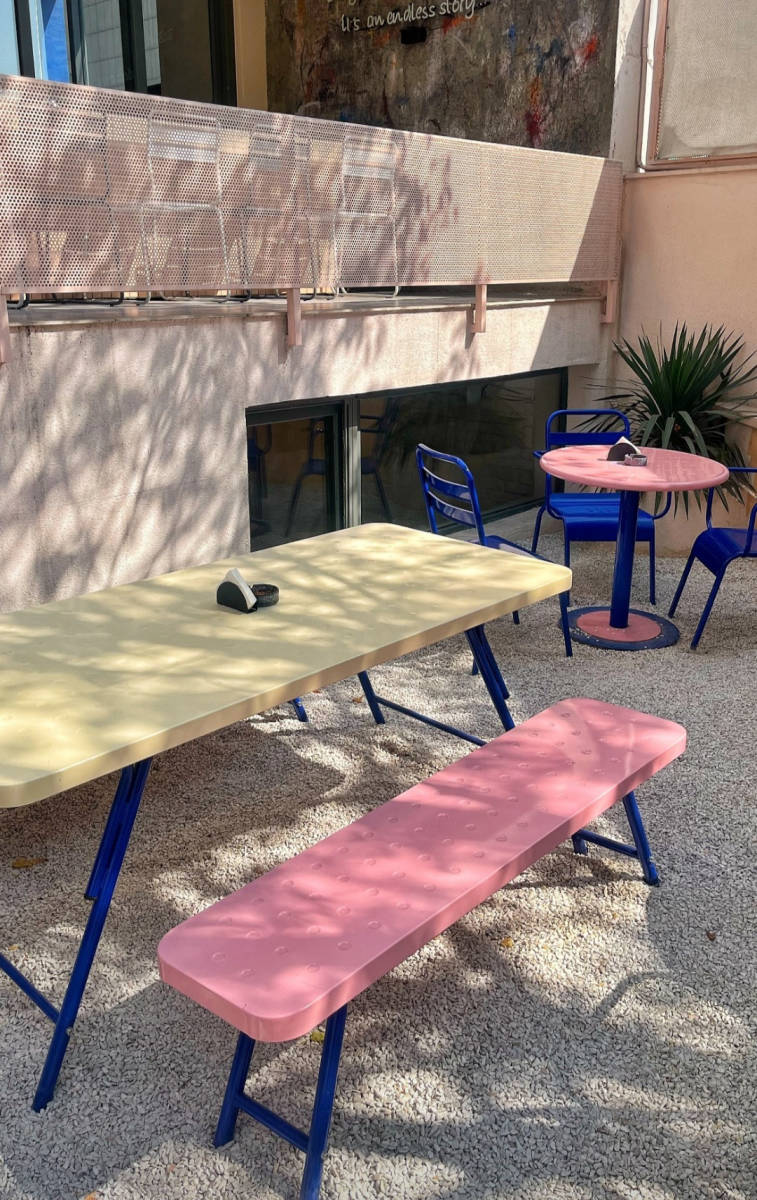 کافه بی بای (لوکیشن در تهران)