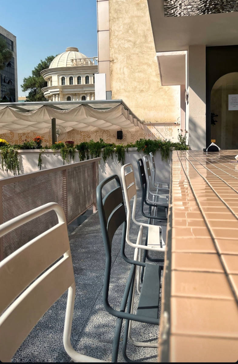 کافه بی بای (لوکیشن در تهران)