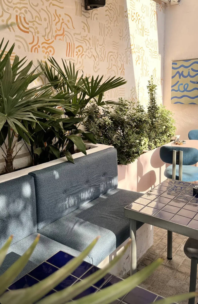 کافه بی بای (لوکیشن در تهران)