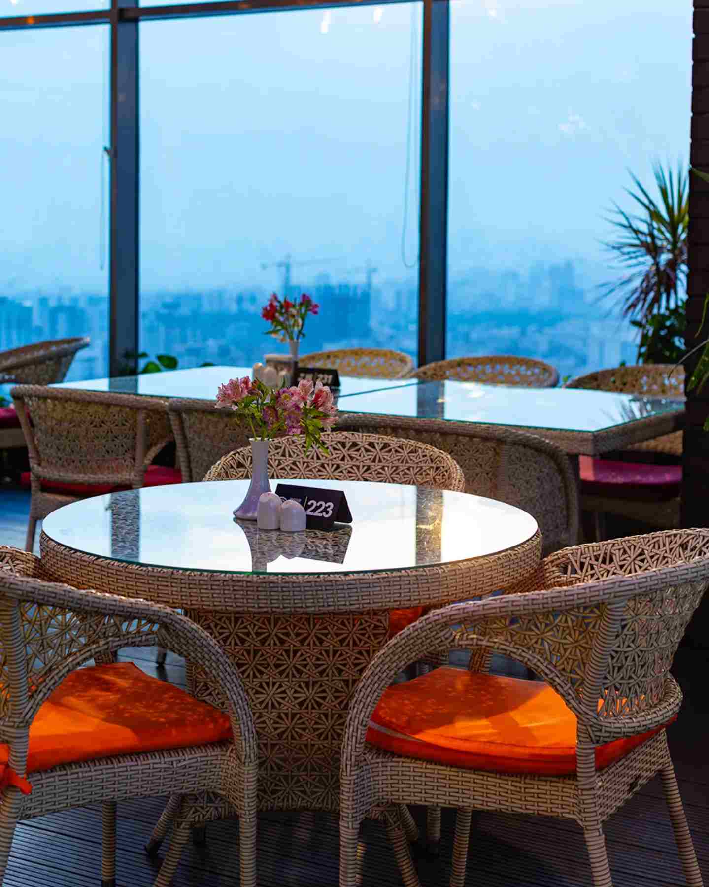 رستوران ارکیده (لوکیشن در تهران، مازندران، کرج و اصفهان)