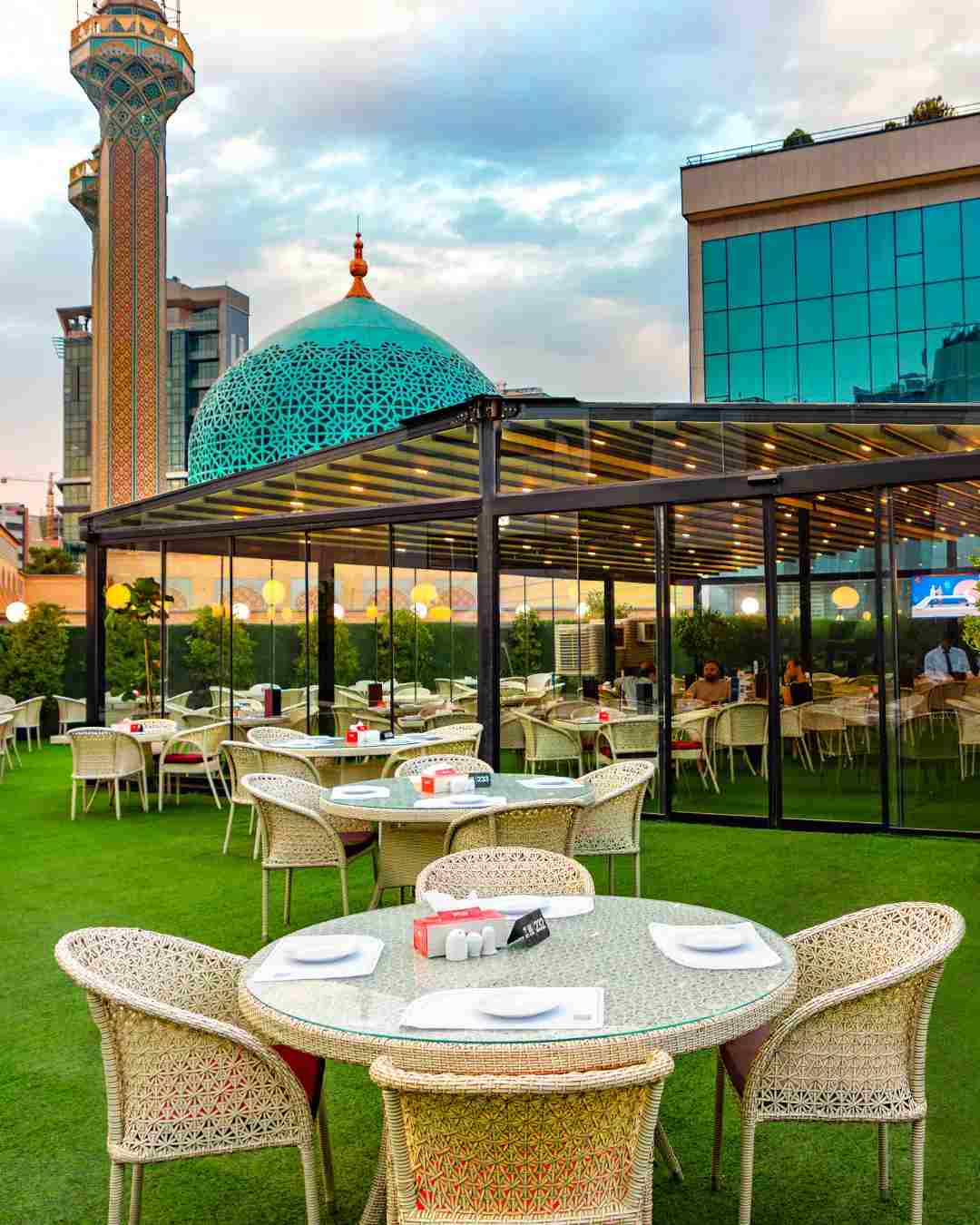 رستوران ارکیده (لوکیشن در تهران، مازندران، کرج و اصفهان)