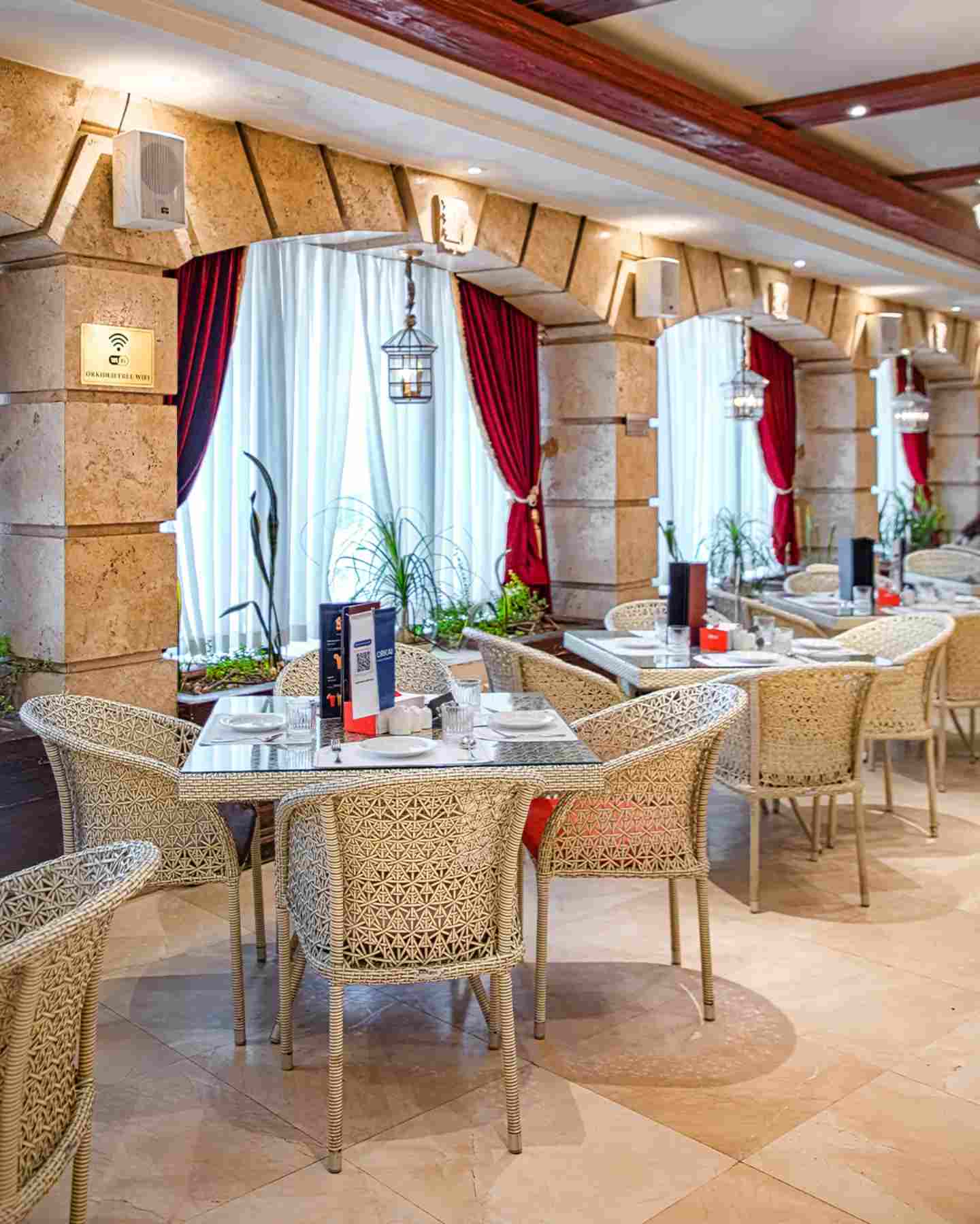 رستوران ارکیده (لوکیشن در تهران، مازندران، کرج و اصفهان)