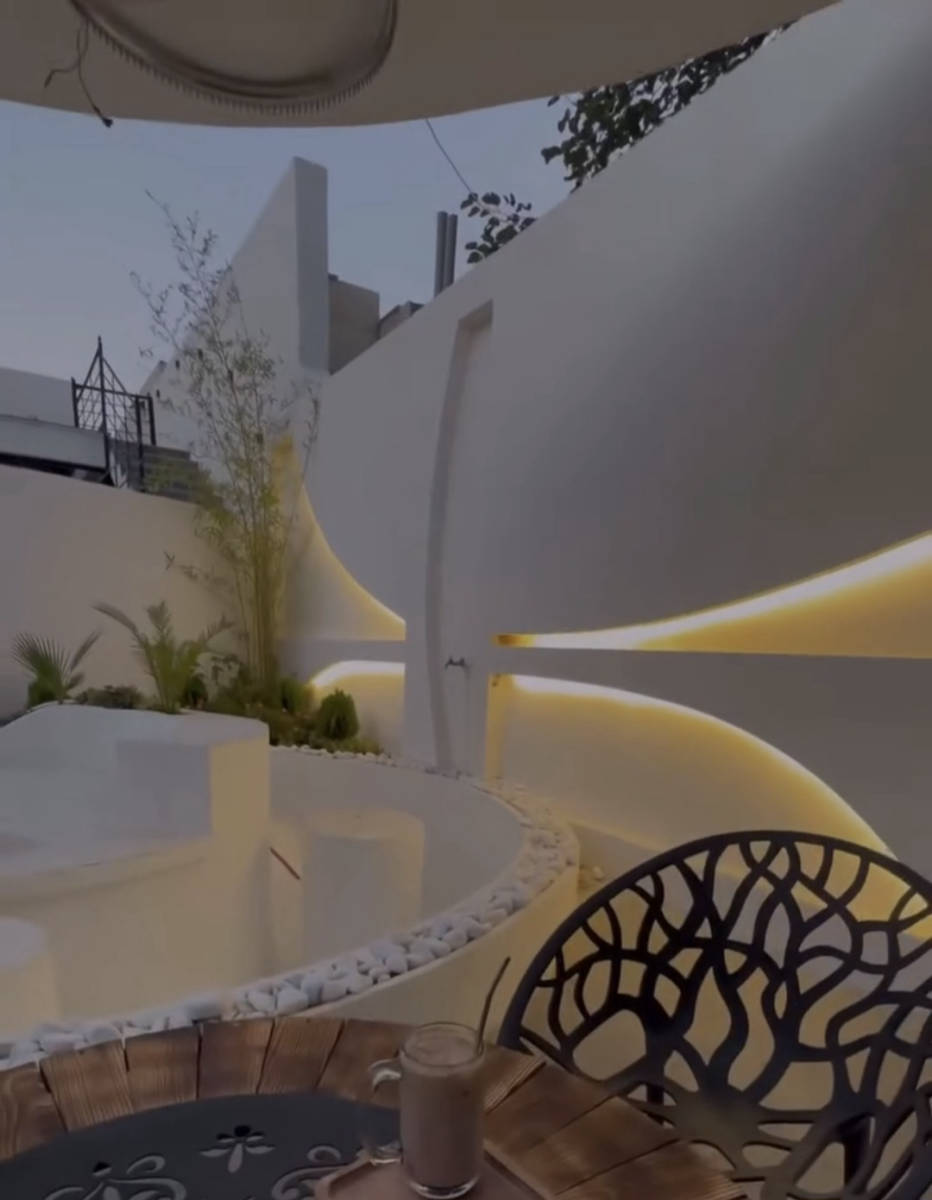 کافه بارنو (لوکیشن در تهران)